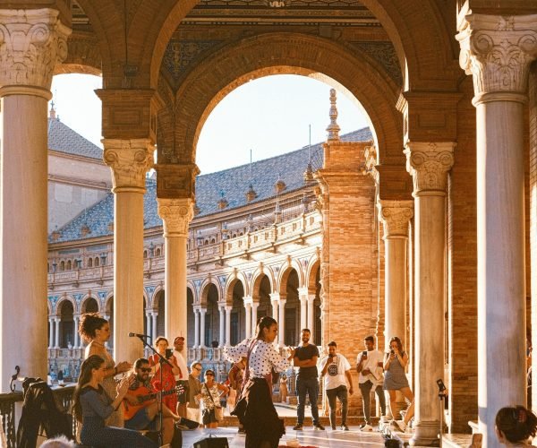 Dynamic street performance at Plaza de España, showcasing Spanish culture and architecture.